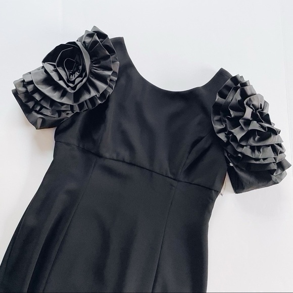 Shani Dramatic Rosette Sleeve Crepe Sheath Cocktail Dress Black - Picture 9 of 12